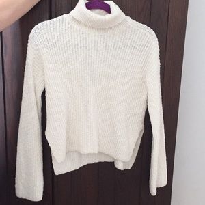 White Kendall & Kylie turtle neck